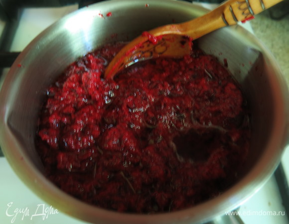 Увариваем ее 10 минут, постоянно помешивая.