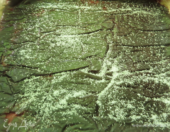 Посыпаем сахаром (факультативно).