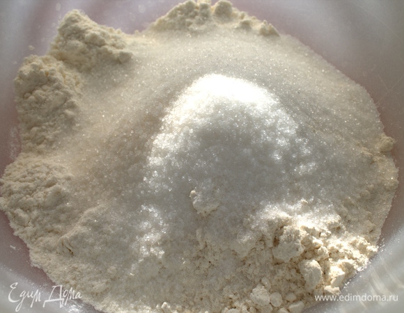 Далее — сахар и ваниль. В оригинале 150 г.