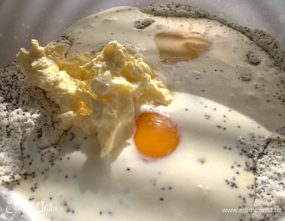 Добавить в тесто.