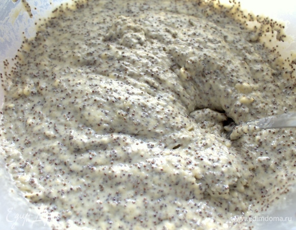 Тесто густое, тягучее.