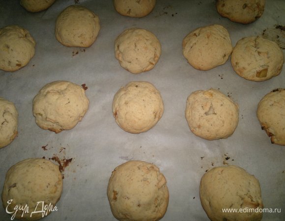 Готовое печенье достать из духовки. Дать немного остыть.