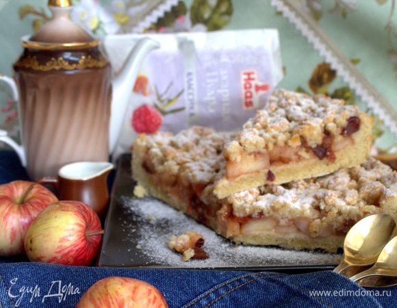 Оба раза успевала заснять только половину пирога — очень вкусный!