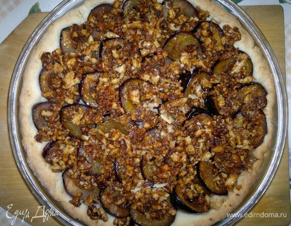 Готовый пирог достать из духовки, полностью остудить в форме.