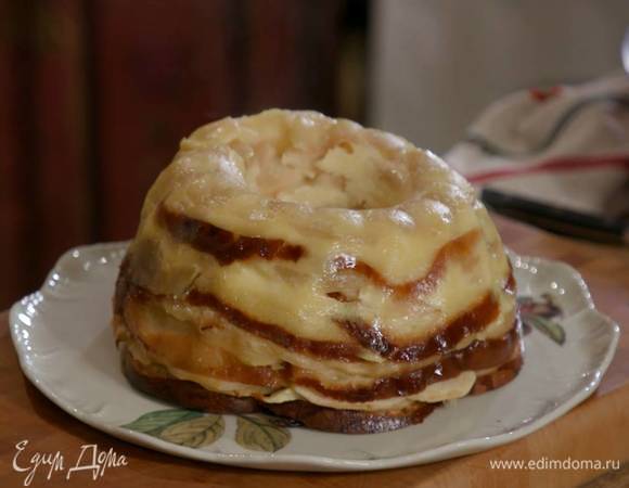 Готовый тимбаль остудить, затем перевернуть на блюдо.