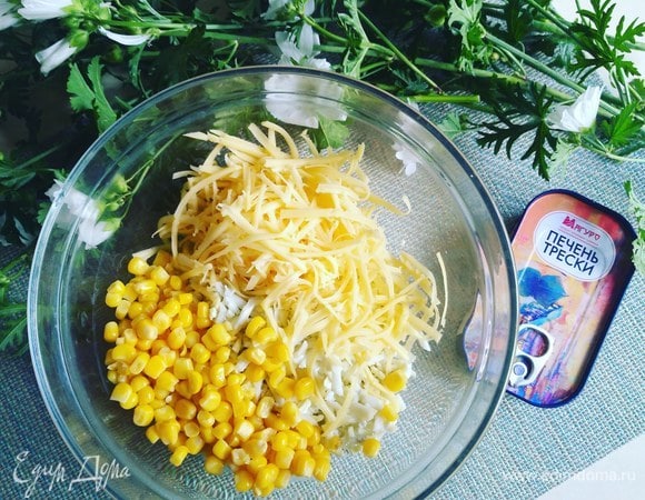 Добавляем кукурузу.