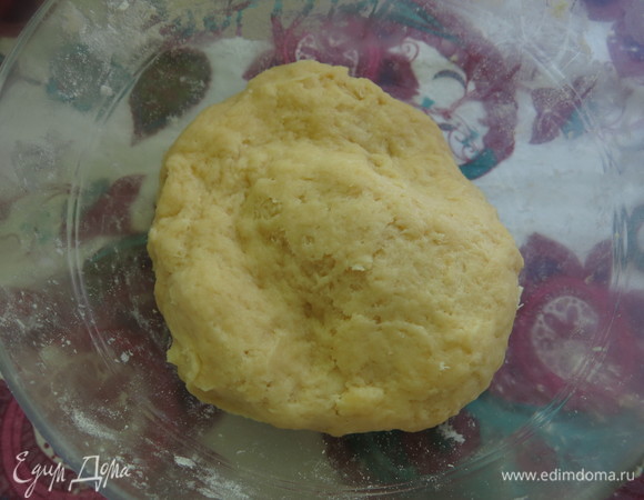 Замешиваем тесто и кладем в холодильник на час.