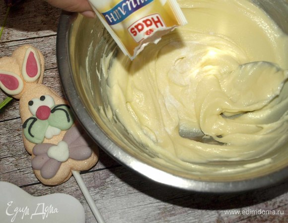 Добавить ваниль Haas и хорошо перемешать.