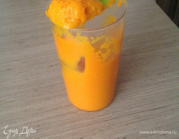 Сделать блендером тыквенное пюре.