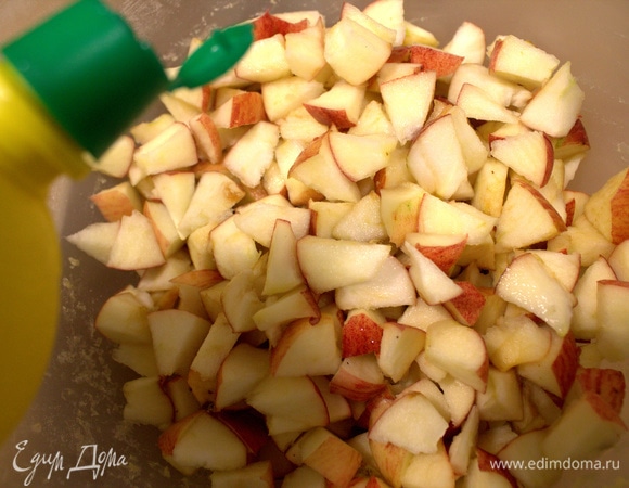 Измельчить, сбрызнуть лимонным соком.