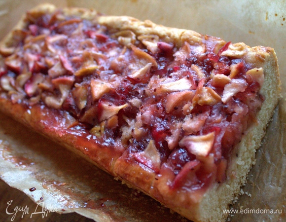 Начинка при выпекании слегка поднимется, потом выровняется на место.