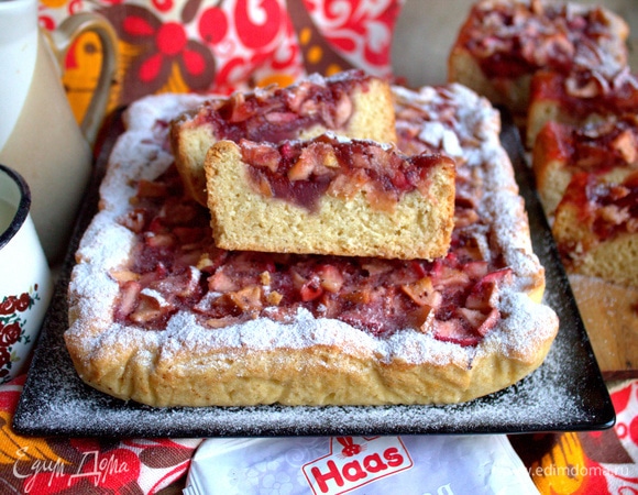 Нарезается пирог очень хорошо, не крошится.