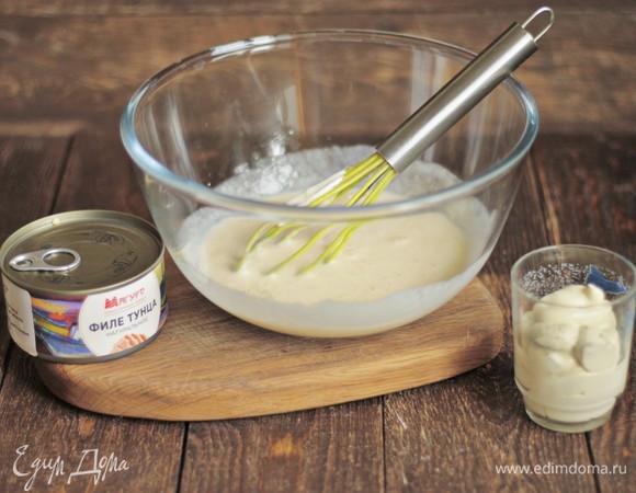 Добавляем майонез и вновь перемешиваем.