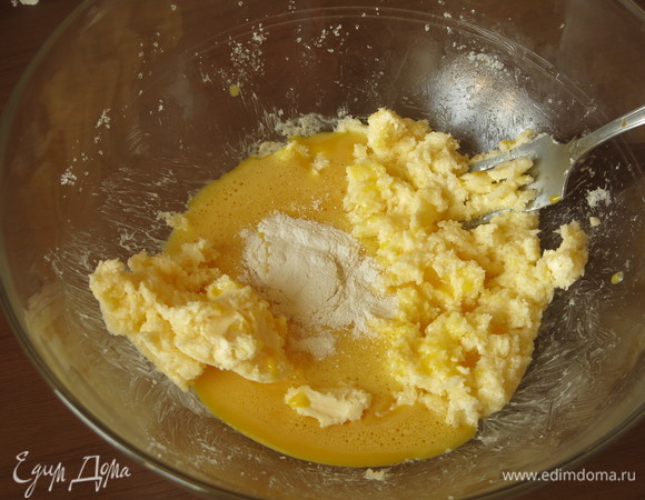 Вводим ванильный сахар.