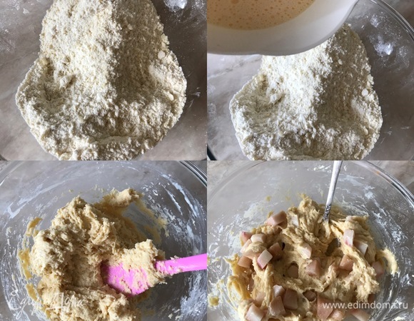 К сухим ингредиентам добавить жидкие и хорошо перемешать спатулой. Тесто получается очень липкое — так и должно быть. Затем добавить персики и еще раз перемешать ложкой.