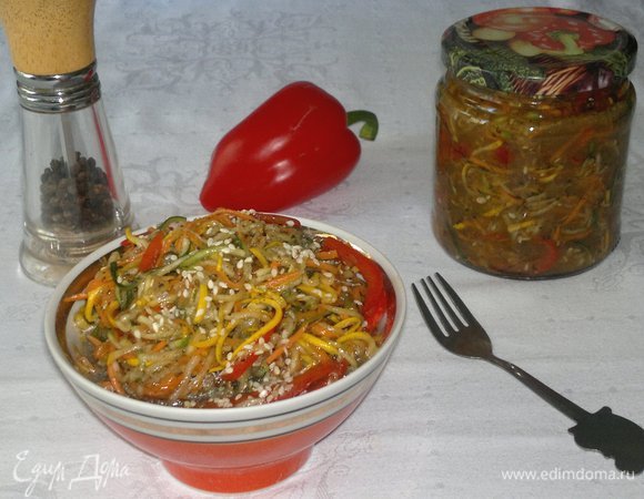 Выложить салат в вазу и подать к столу. Отлично подходит к мясным и рыбным блюдам, блюдам из картофеля и т. д. Угощайтесь! Приятного аппетита!