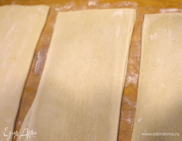 Затем раскатать не очень тонко.