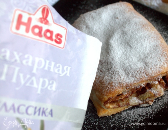 Обязательно при подаче посыпать верх сахарной пудрой Haas.