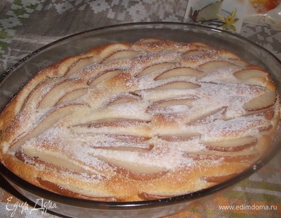 Посыпать сахарной пудрой.