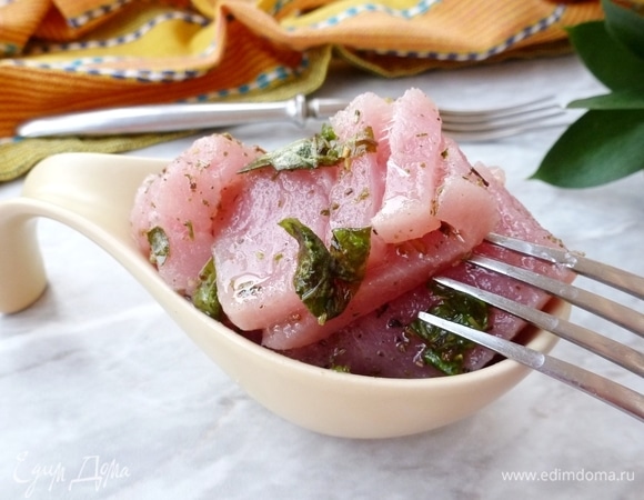 Тунец получается очень вкусный и невероятно ароматный! Приятного аппетита!