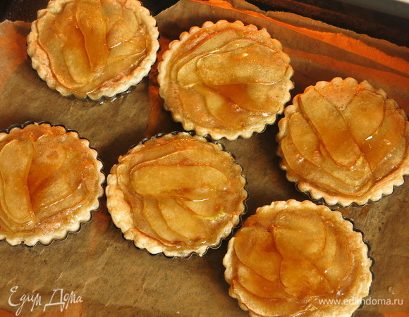 Поливаем кленовым сиропом и ставим еще на 15 минут.