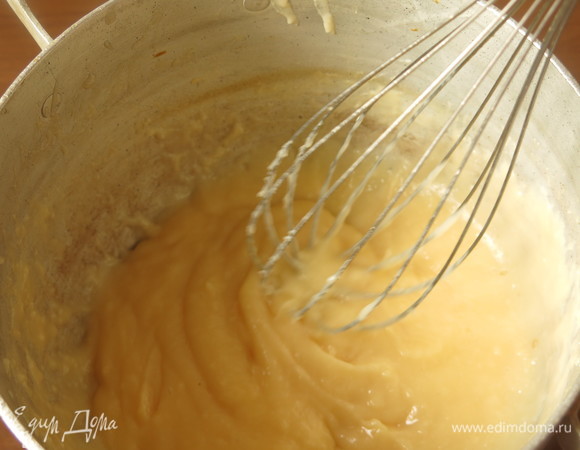 Ставим нагревать массу, постоянно помешиваем до загустения.