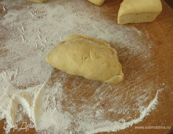 Формируем булочки-вареник.