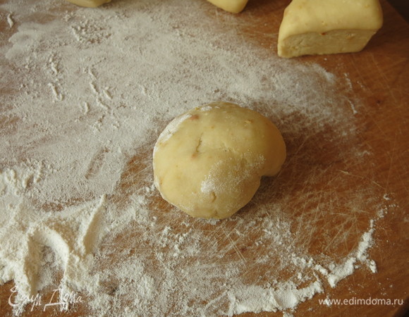 Вареник сворачиваем улиткой.