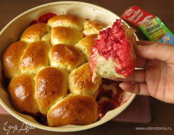 Вот такие пушистые булочки в подливке получаются. Приятного аппетита!