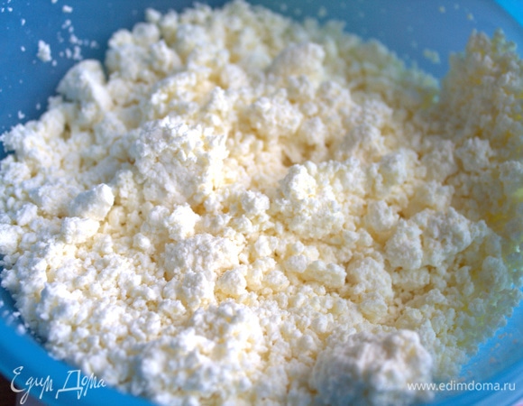 Переходим к творожной начинке. Творог у меня домашний.