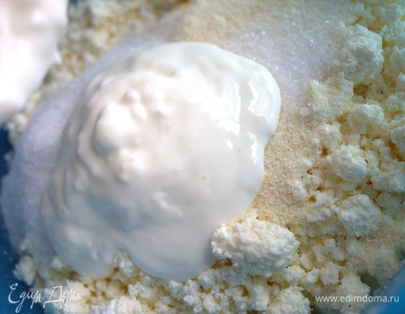 Добавим сметану.