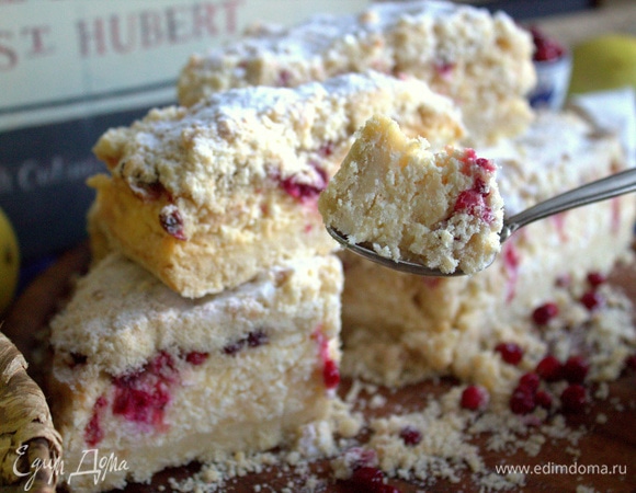 Такой пирог едим с помощью ложечки.