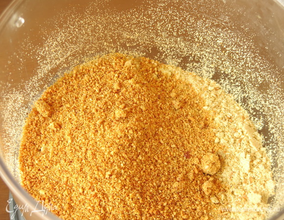 Добавляем орехи молотые или арахис, у меня арахис.