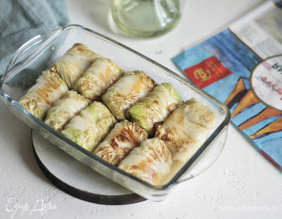 Выкладываем голубцы в форму.