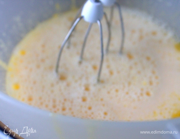 Взбить миксером.
