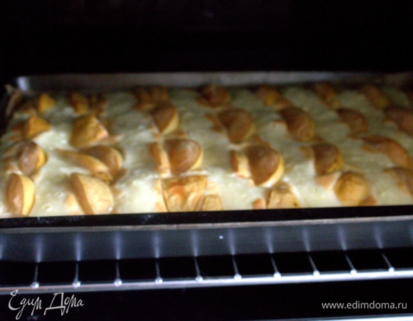 Выпекала в электрической духовке, разогретой до 250°C, потом пекла при 200°C 40 мин.