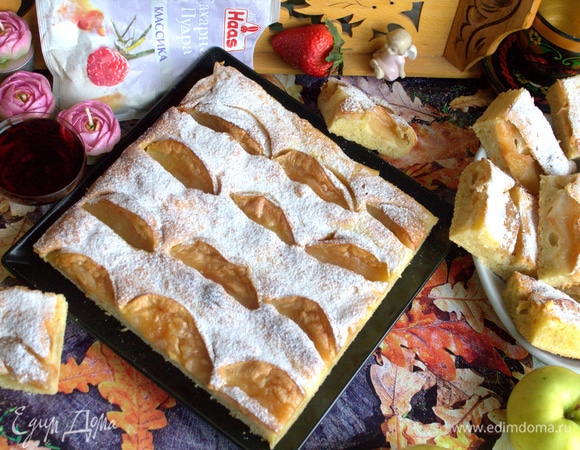 Пирог очень послушный, не крошится.