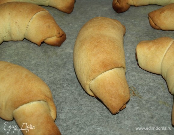 Достаем готовые рогалики. Даем немного остыть.