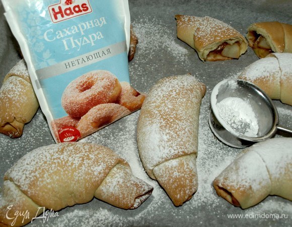 Посыпаем нетающей сахарной пудрой Haas.