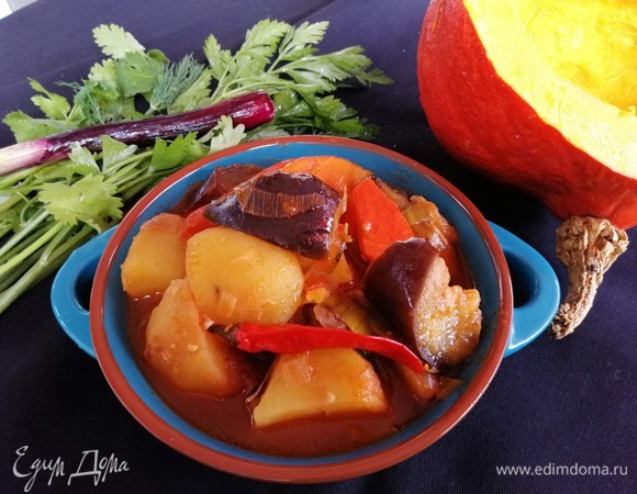 Чем дольше готовится блюдо, тем гуще будет соус, но в кашу превращать рагу тоже не стоит.