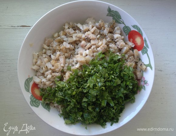 Рыбу и зелень соединить.