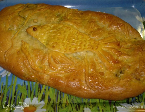 Аккуратно переложить кулебяку на блюдо или поднос.