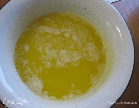 Сливочное масло растопить и остудить.