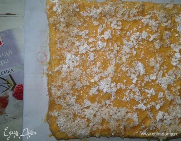 Еще я посыпала торт сахарной пудрой Haas.