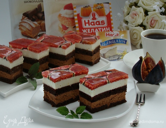 Заварите любимый чай и наслаждайтесь. Рекомендую брать сразу по два кусочка пирожных, одного вам вряд ли хватит. Оно моментально исчезнет, оставив шоколадный след с нежным кремом и легким привкусом инжира...