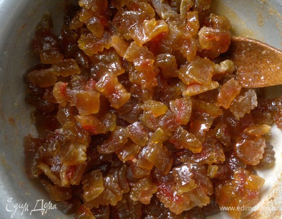 В конце последней варки добавить в варенье лимонный (или апельсиновый) сок, если любите, можно добавить немного цедры, перемешать, поварить 5 минут.