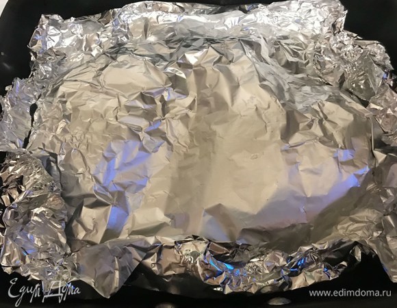 Накрыть филе фольгой и оставить на 10 минут.