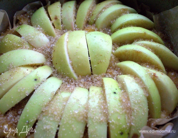 Я еще посыпала сахаром, так как яблоки и цидония кислые.