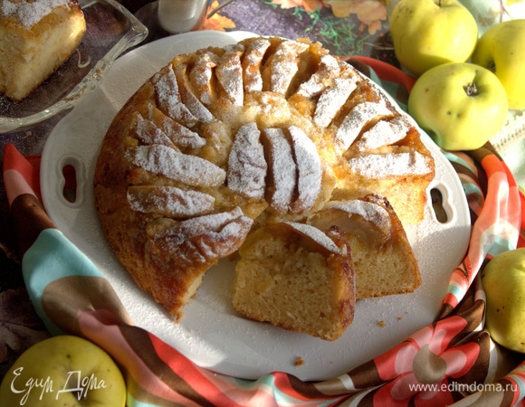 Пирог не черствеет. Не накрывала, так как у нас влажно.