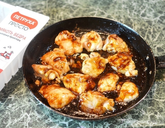 Обжаривайте около 5 минут.